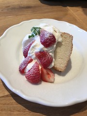 cheesecake with strawberries