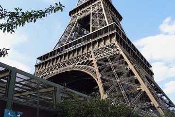 eiffel tower in paris