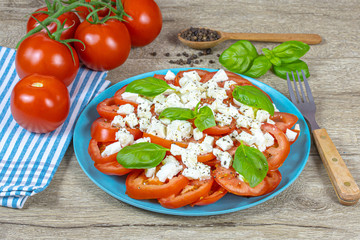 assiette de tomates et fromage mozzarella