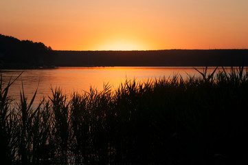 Zachód słońca nad jeziorem Niesłysz