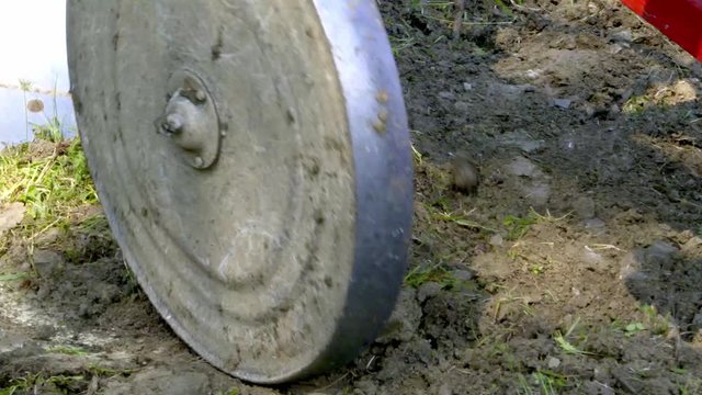 Aratura con trattore cingolato