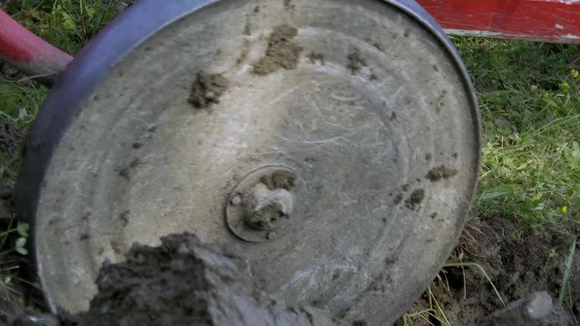 Aratura con trattore cingolato