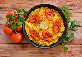 Rice paella with shrimp, saffron and olive oil