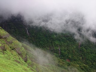 Fototapeta na wymiar fog on the mountain,foggy mountain,rainy mountains,cloudya nature,cloudya mountains,wallpepr of cloudy mountains