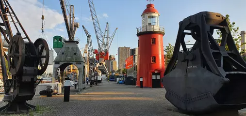 Foto op Plexiglas panorama du vieux port dock de Rotterdam phare rouge © Guillaume