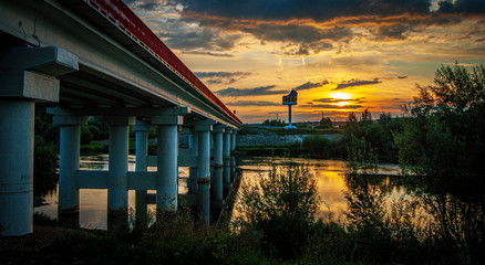 Obraz premium Bridge and sunset