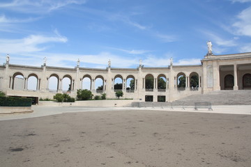 Obraz premium The Sanctuary of Fatima, which is also referred to as the Basilica of Our Lady of Fatima, the magnificent cathedral complex and the Church, Portugal.