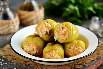 Stuffed green pepper with rice and minced chicken breast, onions, carrots and tomatoes.