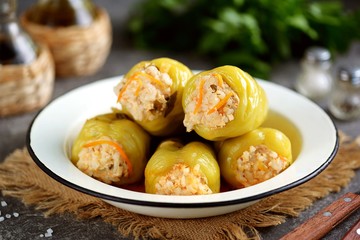 Stuffed green pepper with rice and minced chicken breast, onions, carrots and tomatoes.