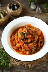 Braised pork with pickles, carrots and tomatoes.