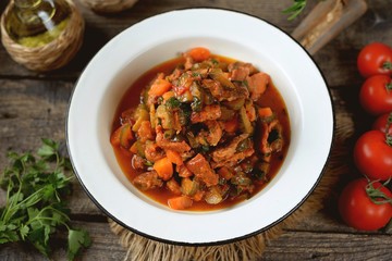 Braised pork with pickles, carrots and tomatoes.