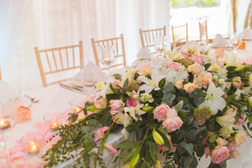 Fototapeta na wymiar Wedding Top Table Floral Decorations Pink