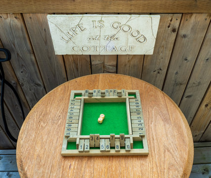 board, dice, game, play, isolated, green, wood, house, old, vintage, fun, boardgame, shut the box