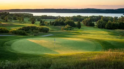 Fotobehang sunrise over golf course © Jim Babbage