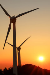 風力発電と朝日