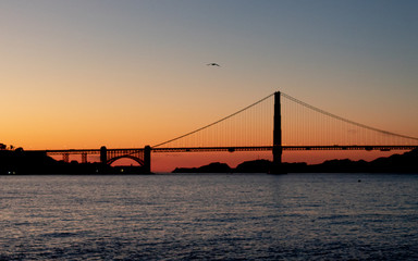 Fototapeta na wymiar golden gate bridge at sunset