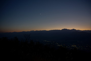 Naklejka premium view of mountain silhouette on twilight sky after sunset, Japanese alps, Hakuba, Japan