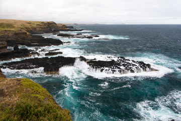 Fototapeta na wymiar Ocean Waves Crashing Onto Rocks