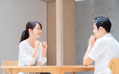 若いアジア人夫婦　