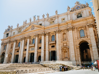 Fototapeta na wymiar St. Peter's Basilica at St. Peter's Square 