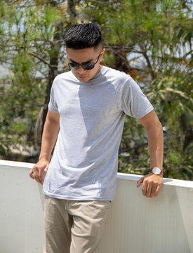 Young Man Posing Wearing Heather Grey T Shirt In Outdoor