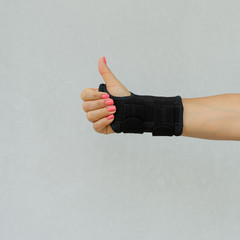 Wrist brace for the treatment of tingling, or weakness in your hand.