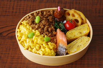 わっぱのそぼろ弁当