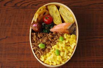 そぼろのわっぱ弁当