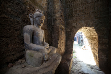 Fototapeta na wymiar Buddha Statue at Koe Thaung Temple, Mruak-U, Myanmar