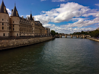 Obraz premium river seine in paris