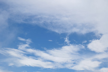 Obraz premium 霧の中から広がった青空
