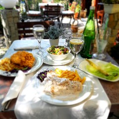 served table in restaurant