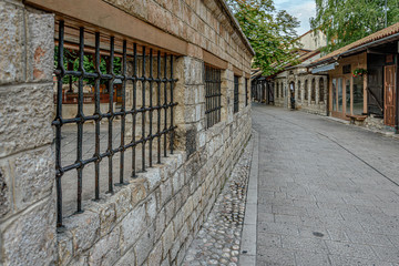Wall with grids