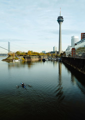 Obraz premium Rheinturm Hafen