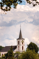 Fototapeta na wymiar Pfarrkirche St. Martin in Schalkenmehren