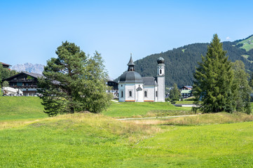 Fototapeta na wymiar Seekirche in Seefeld, Austria