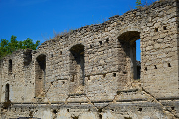 empty window openings, destroyed walls and the absence of a roof for the Jewish synagogue. ruins stand in the open