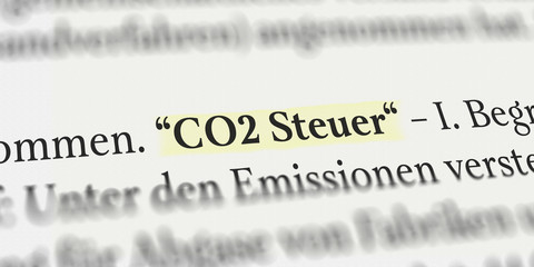 Co2 Steuer im Buch mit Textmarker markiert