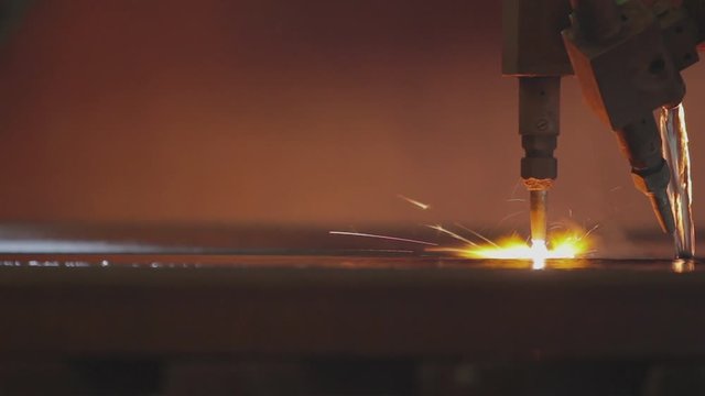 Industrial workshops where structures and boilermaking, equipment and tanks are manufactured for oil & gas, mining, renewable energy, shipbuilding, viaducts, shipbuilding and industrial plants.