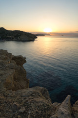 Vistas del amanecer sobre el mar.