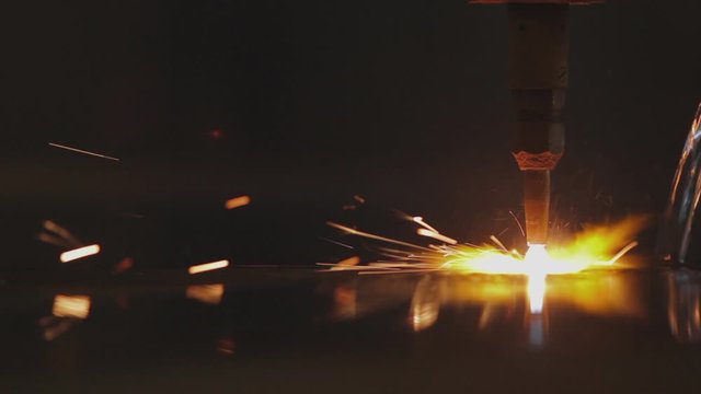 Industrial workshops where structures and boilermaking, equipment and tanks are manufactured for oil & gas, mining, renewable energy, shipbuilding, viaducts, shipbuilding and industrial plants.