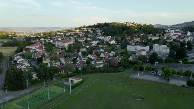 Vue a&eacute;rienne ascenseur avec stade au premier plan sur la ville de Durtol dans le Puy de Dome