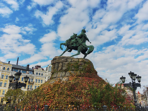 Monument to Hetman Bogdan Khmelnitsky on on Sofievskaya square, Kiev, Ukraine
