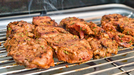 Lecker gewürztest Lammsteak auf dem Grill