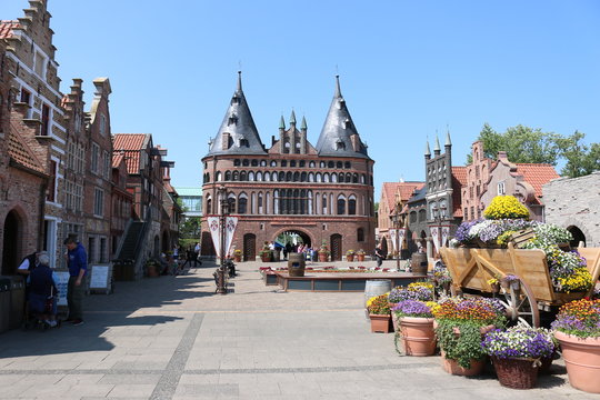 Holstentor Nachbildung Im Hansa Park