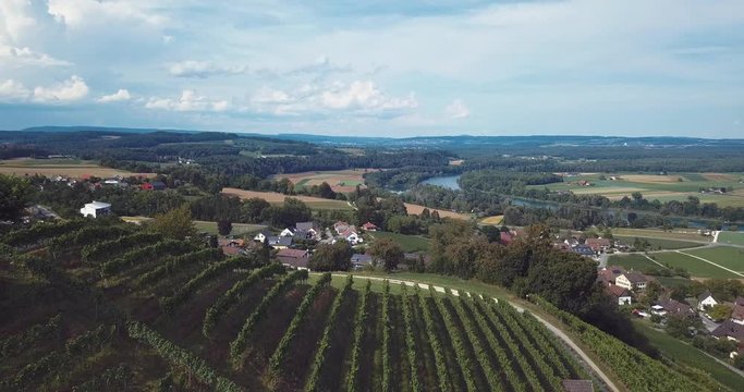 &eacute;glise sur une colline dans un vignoble  - Suisse
