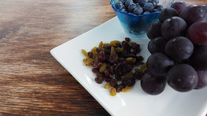 干しぶどうとぶどうとブルーベリー