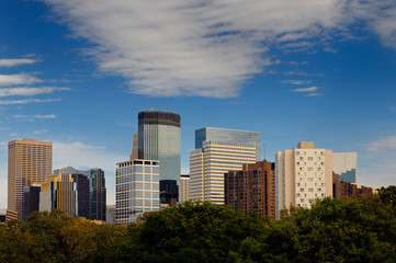 Obraz premium View of downtown Minneapolis highrise buildings from the Irene Hixon Whitney Footbridge