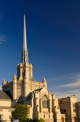 Obraz premium Hennepin Avenue United Methodist Church in Minneapolis glowing at sundown