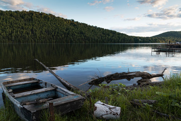 Obraz premium boat on the lake